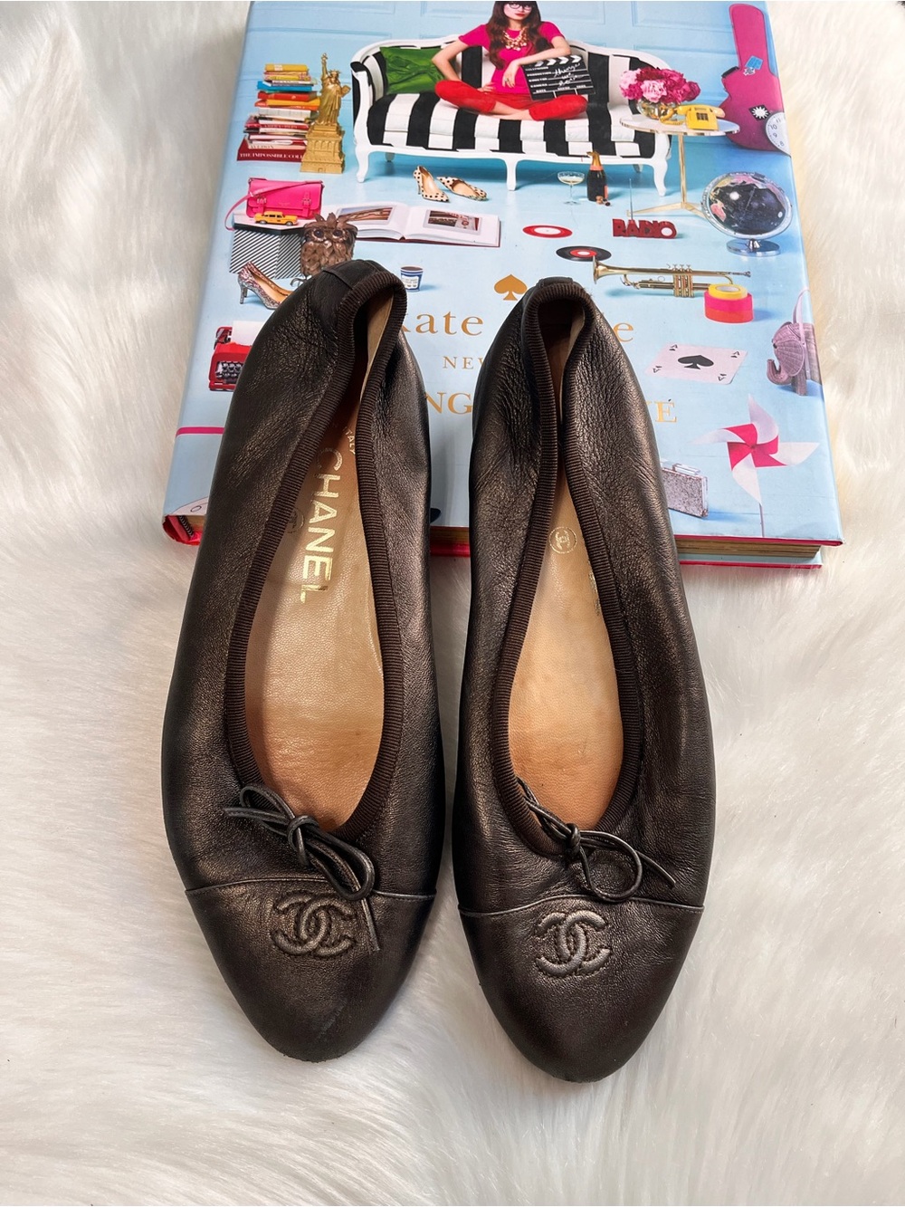 CHANEL Black Leather CC Logo Ballet Flats